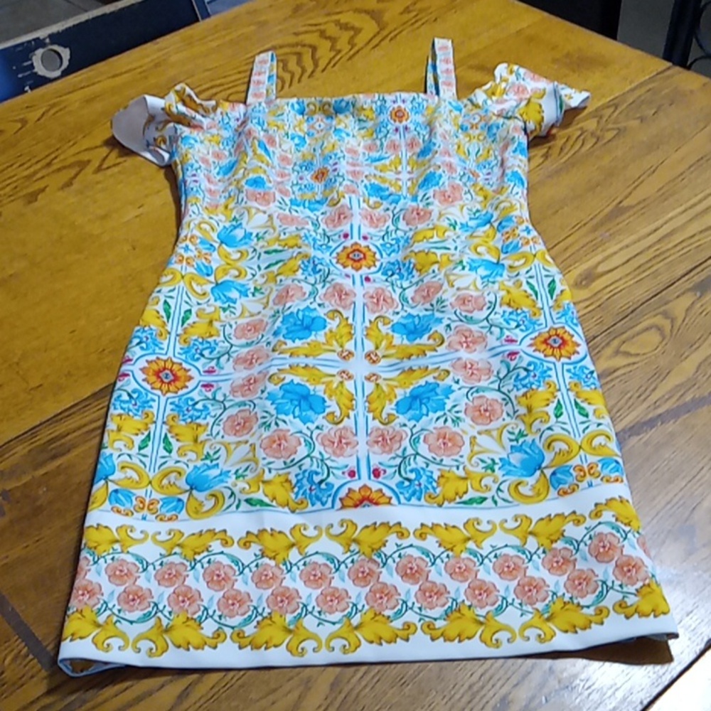 BLACK HALO Womens 6 Dress FLORAL Short Sleeves Preowned